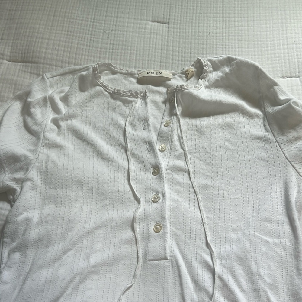 Doen white pointelle tee with buttons. Size medium.